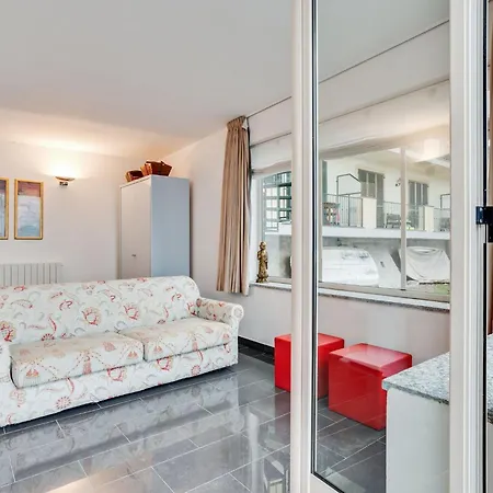 Casa vacanze In With Private Meina